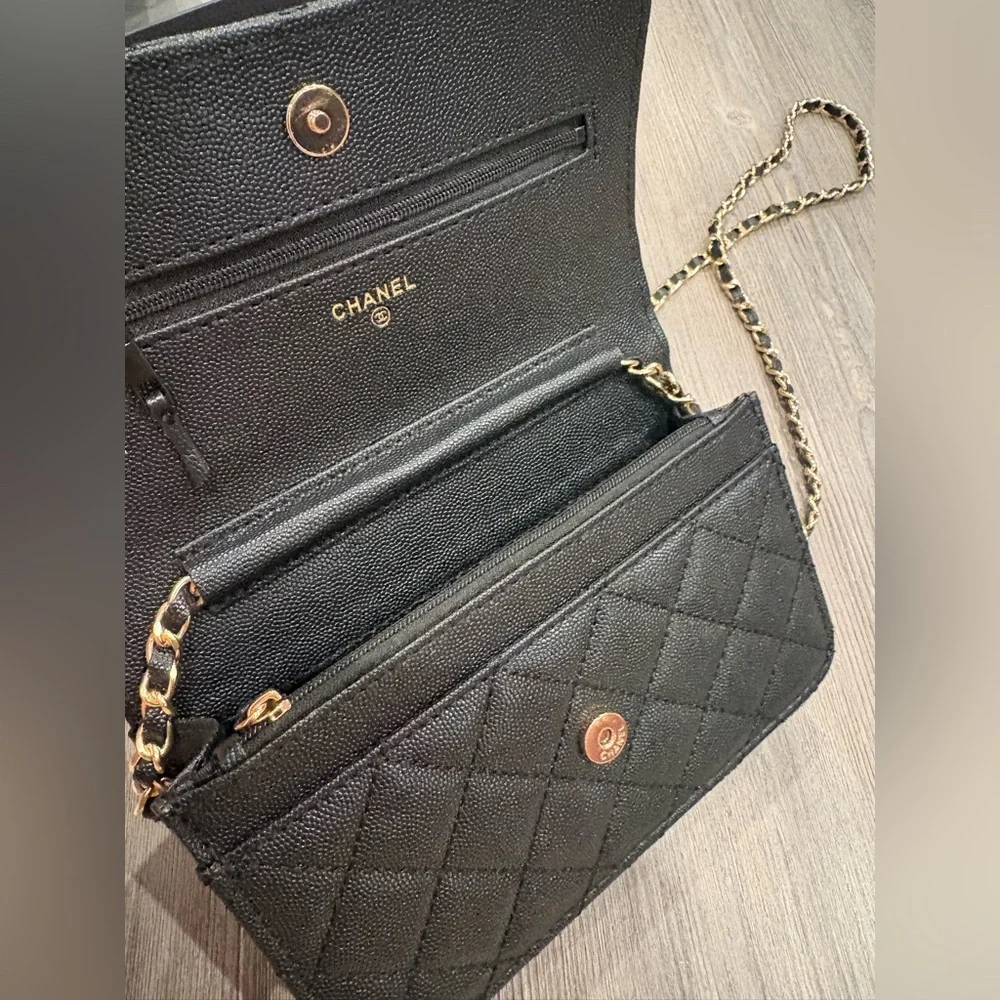 Chanel Beauty GWP Makeup Crossbody Bag - Picture 4 of 10